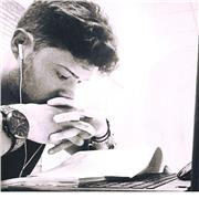 Docente di Inglese impartisce lezioni di inglese per ragazzi di scuola secondaria e adulti